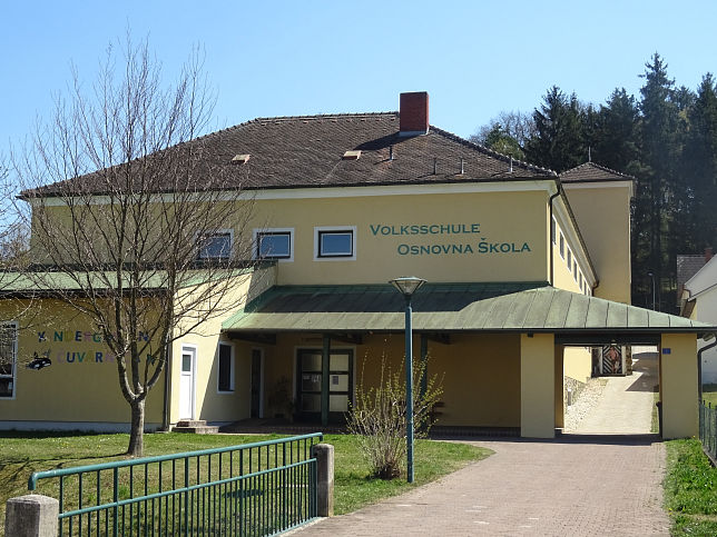 Gttenbach, Volksschule und Kindergarten