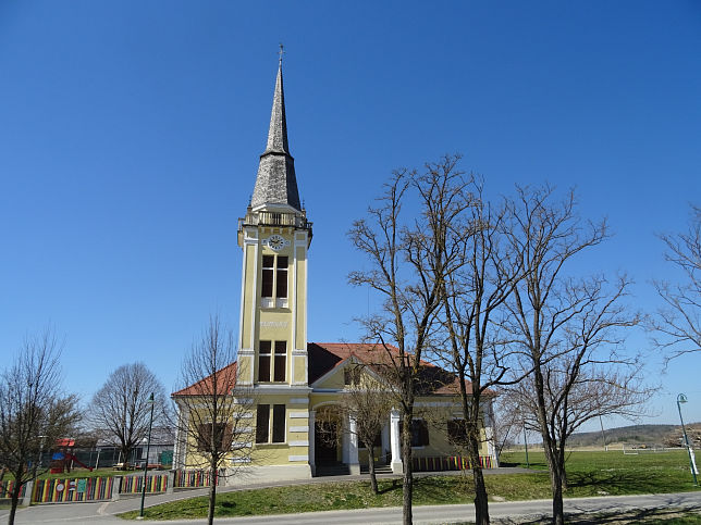 Knigsdorf, Kirchen