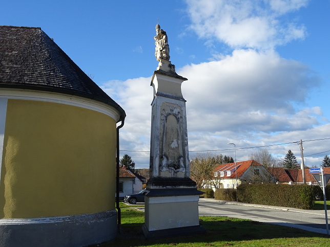 Litzelsdorf, Patriziuskapelle mit Pestsule