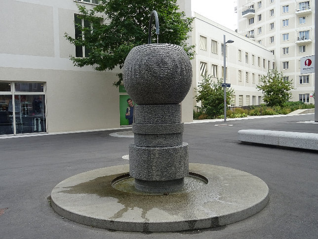 Brunnen am Simone-de-Beauvoir-Platz