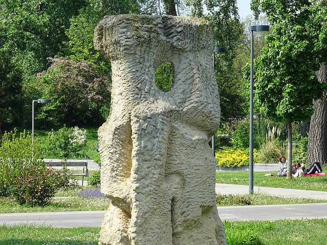 Steinfigur im Donaupark