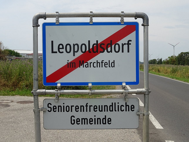 Leopoldsdorf im Marchfeld, Ortstafel-Ende