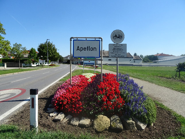Apetlon, Ortstafel