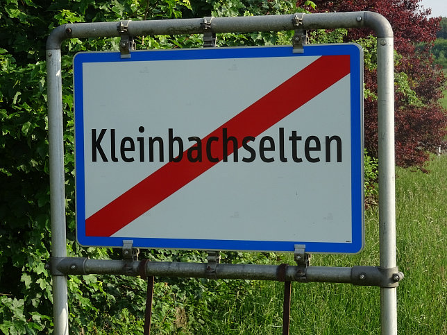 Kleinbachselten, Ortstafel