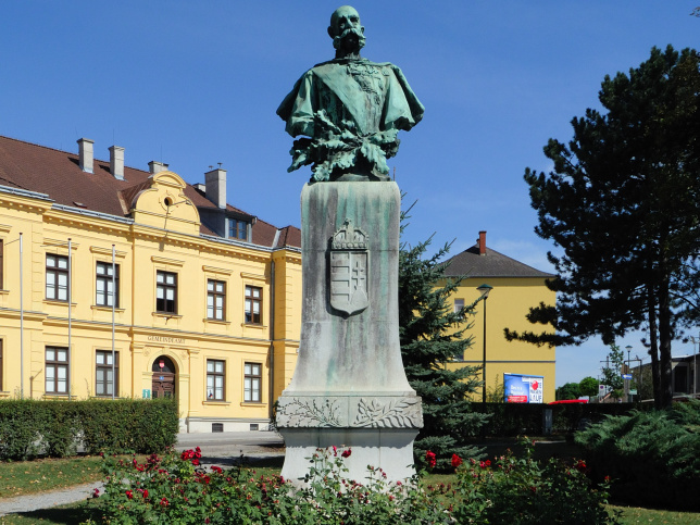 Bruckneudorf, König-Franz-Joseph Denkmal