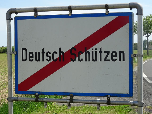 Deutsch Schtzen, Ortstafel
