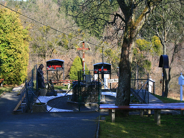 Eisenberg an der Raab, Rasenkreuz