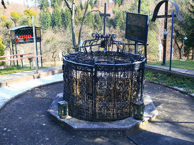 Eisenberg an der Raab, Rasenkreuz