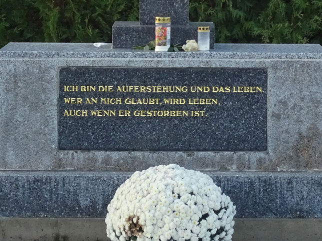 Großmürbisch, Friedhofskreuz