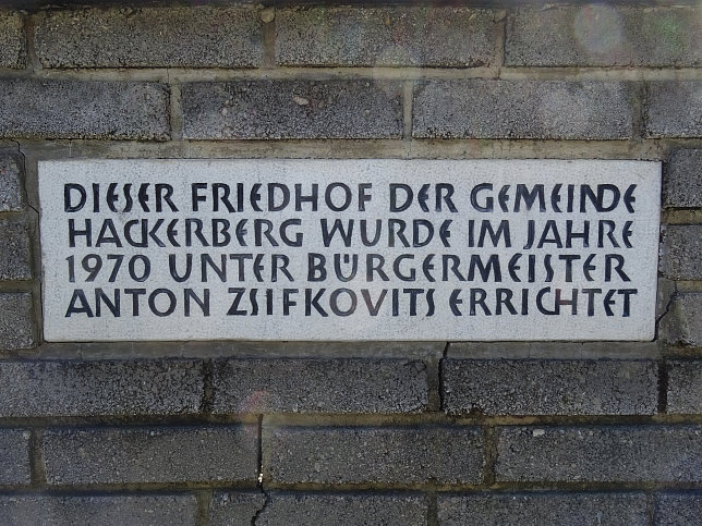 Hackerberg, Friedhof