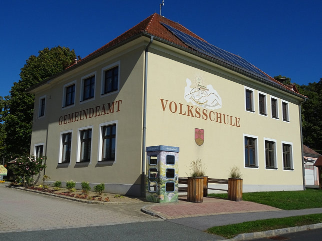 Hackerberg, Volksschule