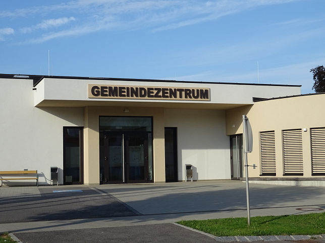 Halbturn, Gemeindezentrum