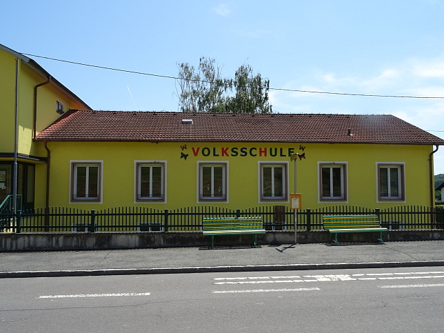 Heiligenbrunn, Volksschule