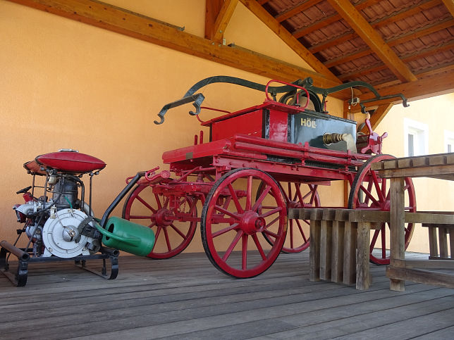 Hll, Feuerwehr und Gemeindehaus