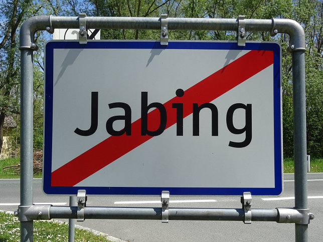 Jabing, Ortstafel