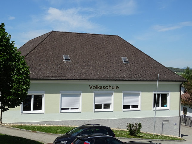 Jabing, Volksschule