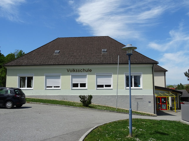 Jabing, Volksschule