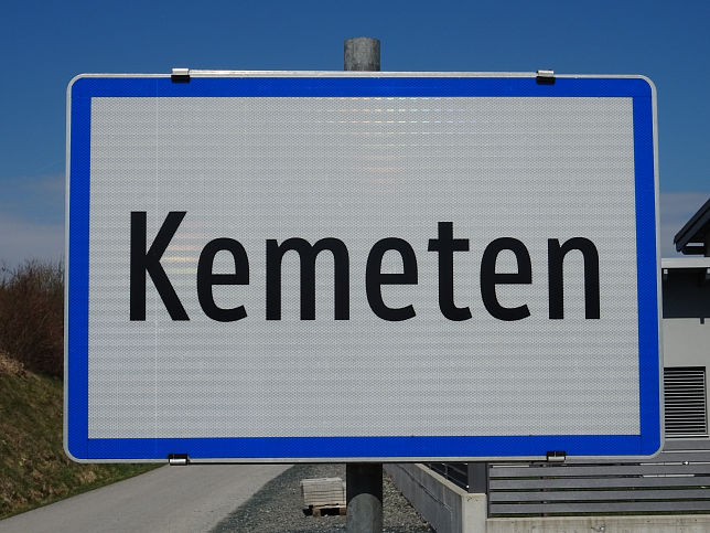 Kemeten, Ortstafel