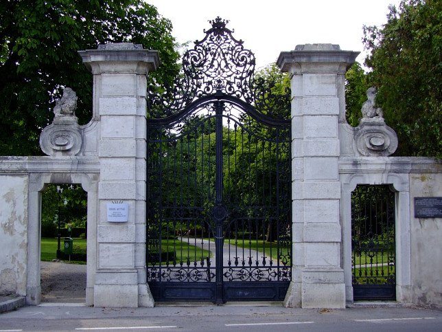 Kittsee, Gartenportal