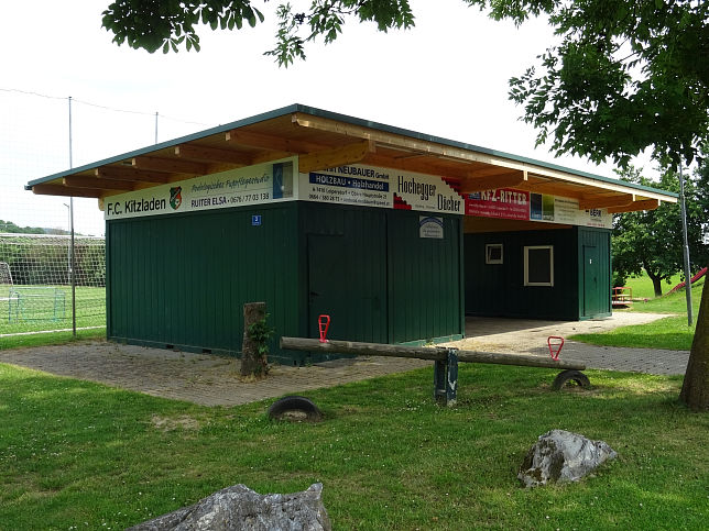 Kitzladen, Sportplatz