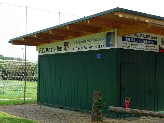 Kitzladen, Sportplatz