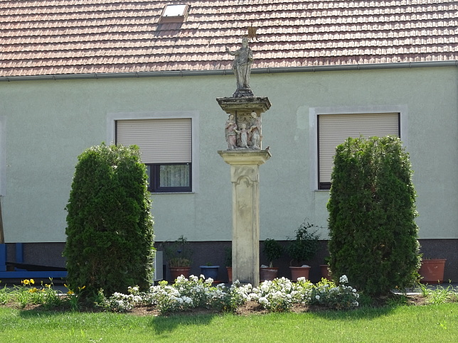 Kleinhöflein, Statue