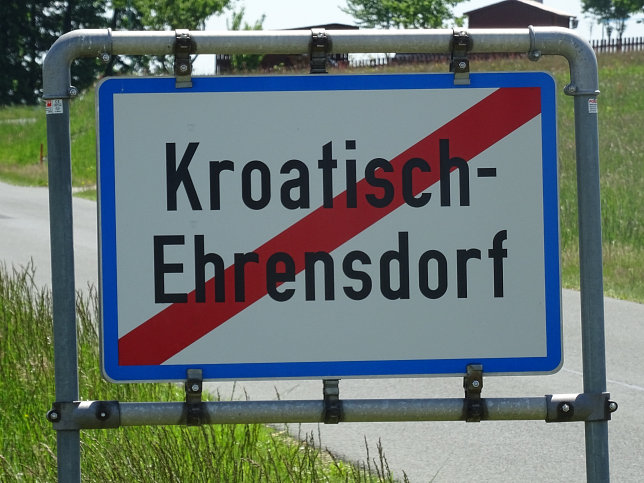 Kroatisch Ehrensdorf, Ortstafel