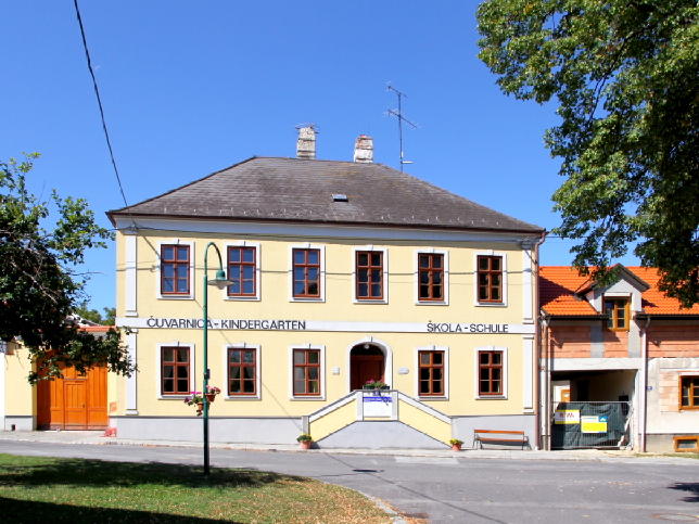 Kroatisch Minihof, Volksschule