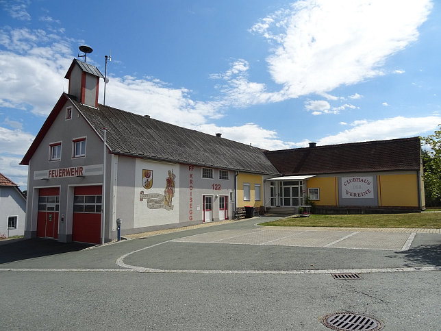 Kroisegg, Feuerwehr und Clubhaus