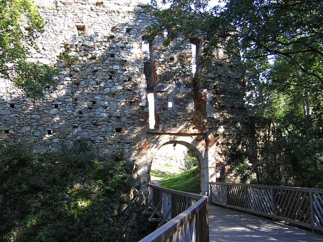 Ruine Landsee, Innerer Graben