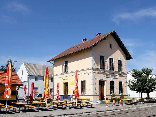 Markt Sankt Martin, Aufnahmsgebude
