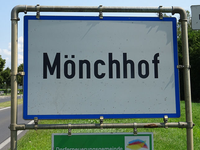 Mönchhof, Ortstafel
