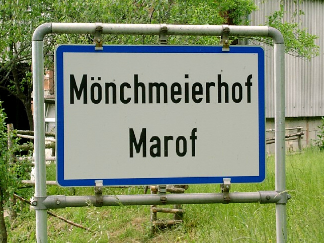 Mönchmeierhof, Ortstafel