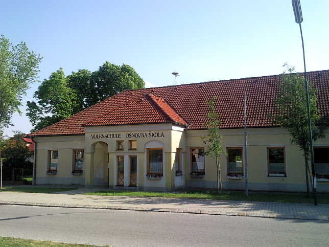 Neudorf bei Parndorf, Volksschule