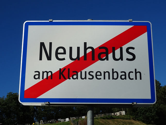 Neuhaus am Klausenbach, Ortstafel
