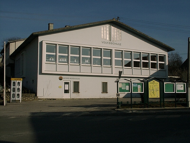 Neumarkt im Tauchental, Volksschule u. Gemeindeamt