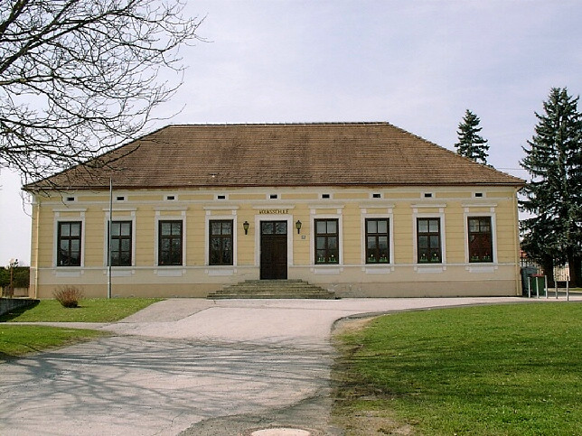 Ollersdorf, Volksschule