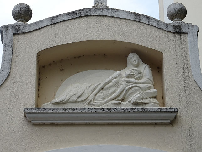 Pama, Friedhofsportal