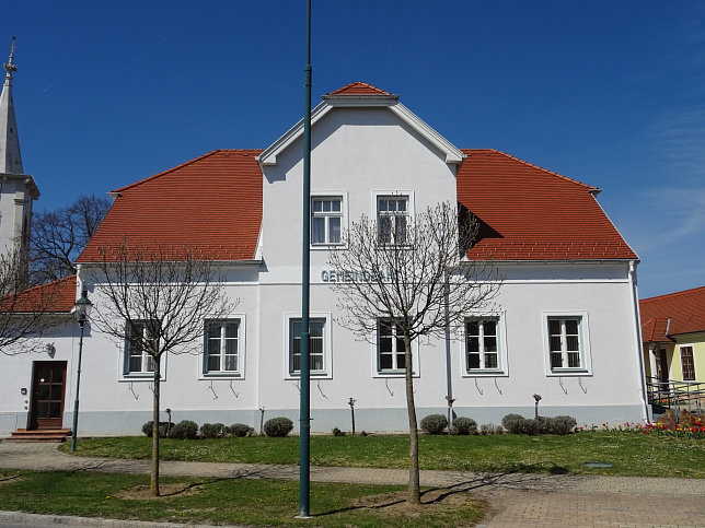 Schtzen am Gebirge, Gemeindeamt