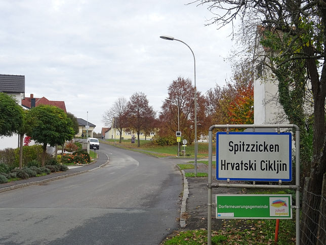 Spitzzicken, Ortstafel