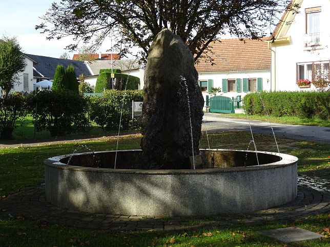 St. Michael, Illés-Brunnen
