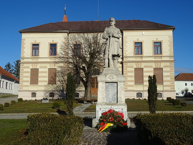 St. Michael, Kriegerdenkmal