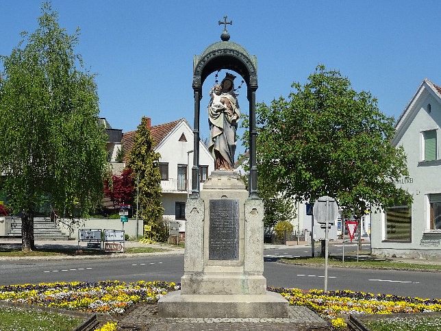St. Michael, Marienstatue