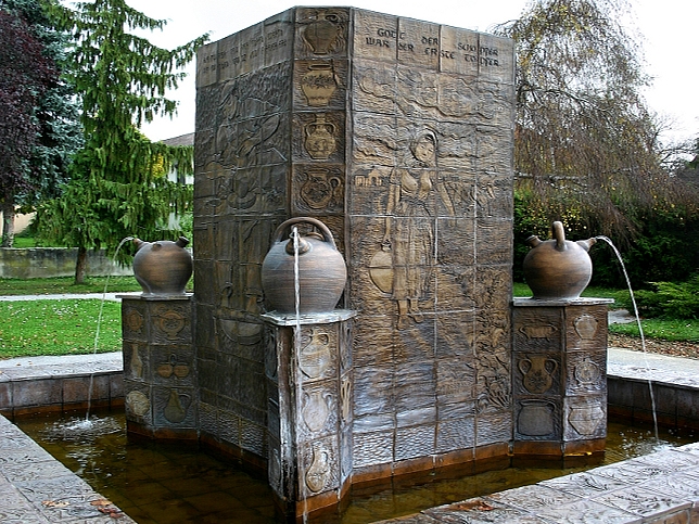 Stoob, Keramikbrunnen