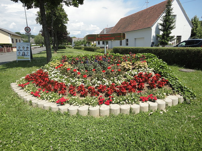 Sulz, Julia Dujmovits