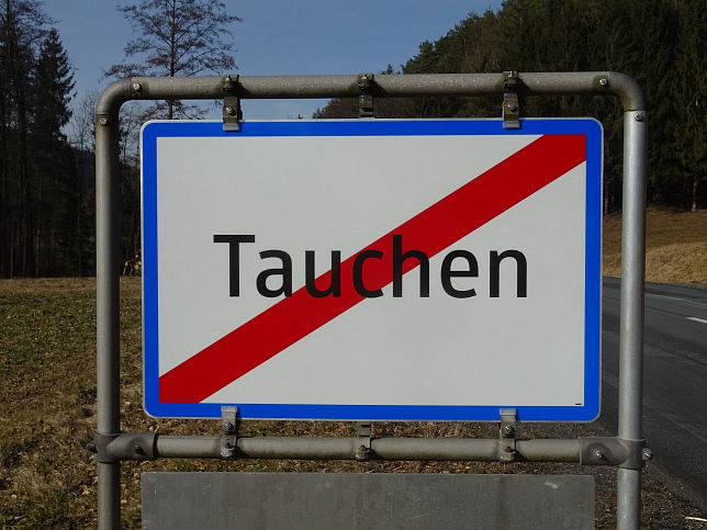 Tauchen, Ortstafel