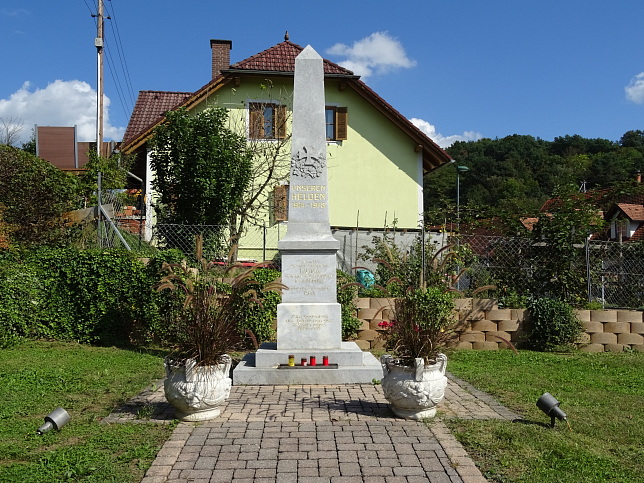 Tauka, Kriegerdenkmal