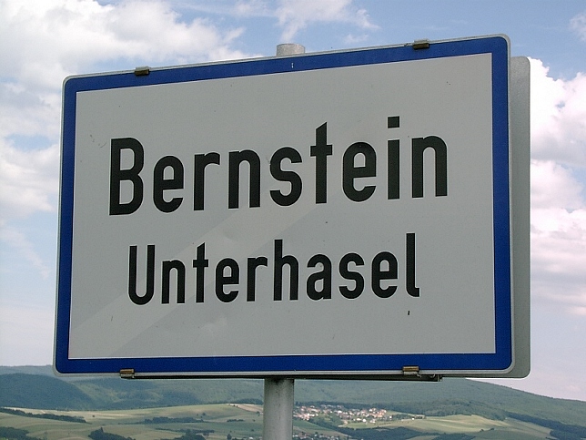 Unterhasel, Ortstafel