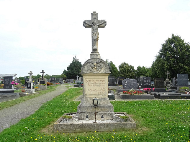 Unterloisdorf, Friedhofskreuz