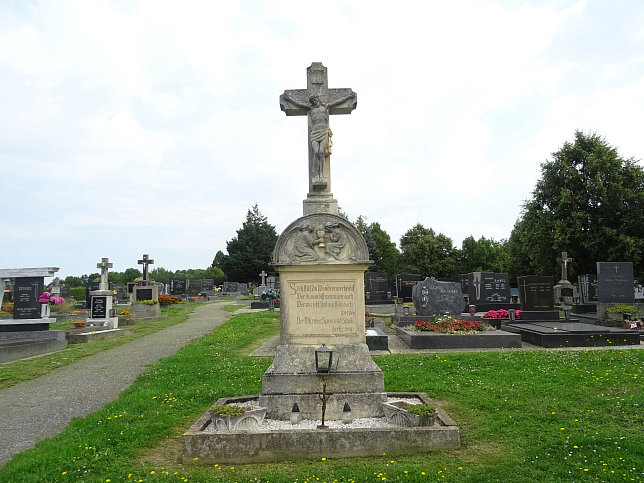 Unterloisdorf, Friedhofskreuz